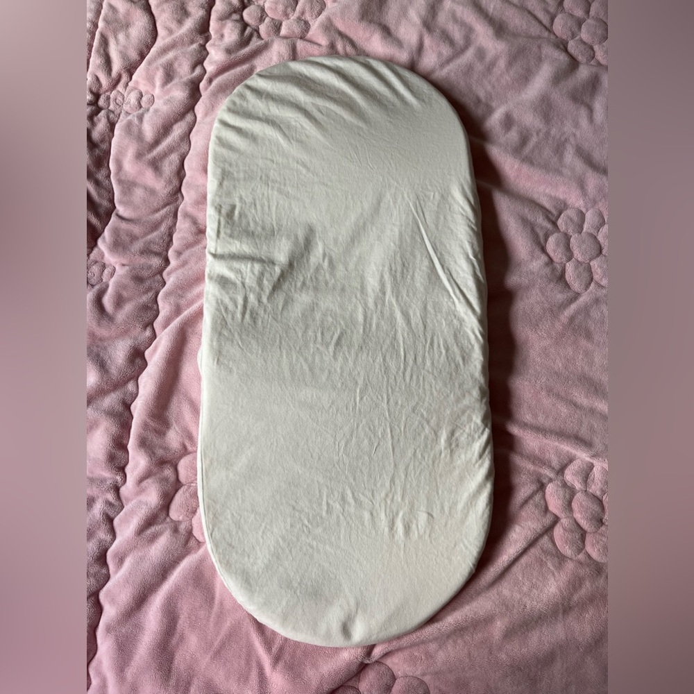 Snoo Happiest Baby bassinet mattress and fitted sheet